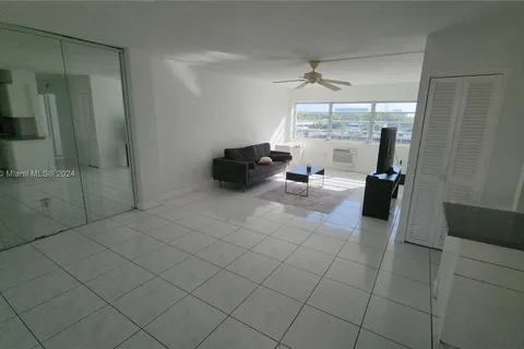 220 Kings Point Dr # 411, Sunny Isles Beach FL 33160