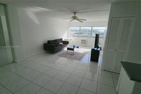 220 Kings Point Dr # 411, Sunny Isles Beach FL 33160