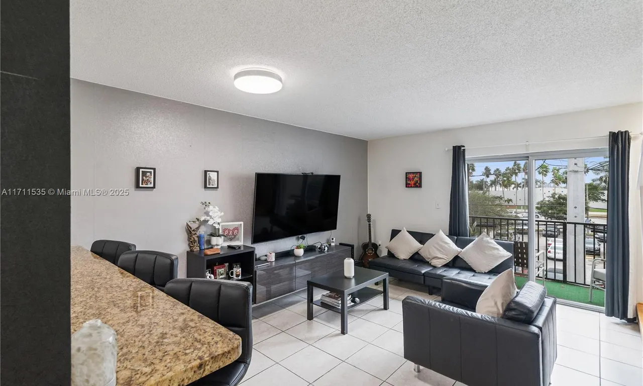 5731 NW 37th St # 306, Virginia Gardens FL 33166