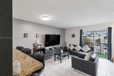 5731 NW 37th St # 306, Virginia Gardens FL 33166