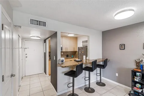 5731 NW 37th St # 306, Virginia Gardens FL 33166