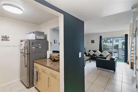 5731 NW 37th St # 306, Virginia Gardens FL 33166