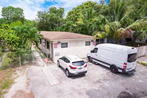 5520 NE 1st Ct, Miami FL 33137