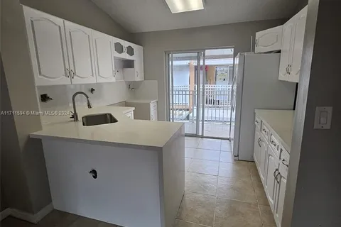 2527 W 76th St # 208, Hialeah FL 33016