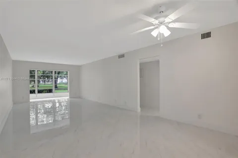 2202 Lucaya Bnd # M1, Coconut Creek FL 33066