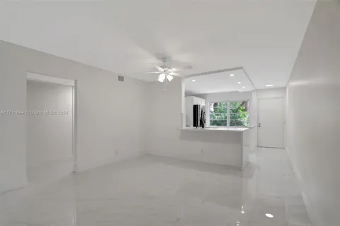 2202 Lucaya Bnd # M1, Coconut Creek FL 33066