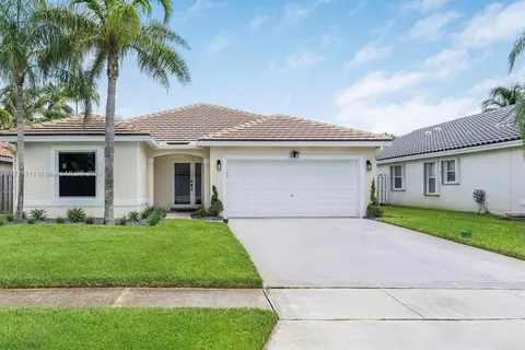 19189 NW 24th Ct, Pembroke Pines FL 33029