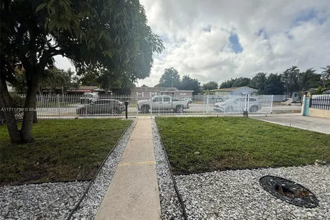 255 NW 189th St, Miami Gardens FL 33169