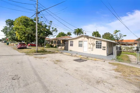 3071 SW 2nd St, Miami FL 33135