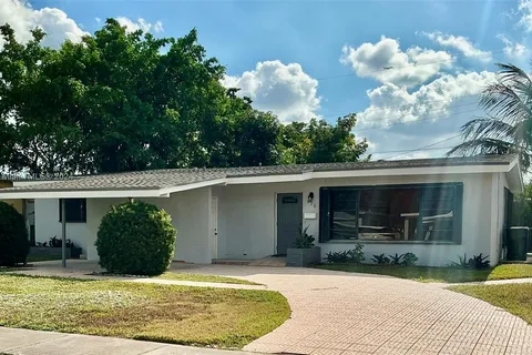 570 NE 173rd St, North Miami Beach FL 33162