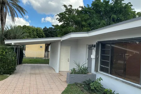 570 NE 173rd St, North Miami Beach FL 33162