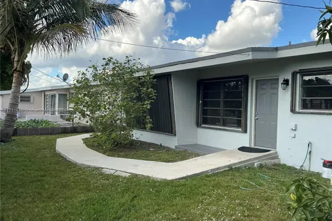 570 NE 173rd St, North Miami Beach FL 33162