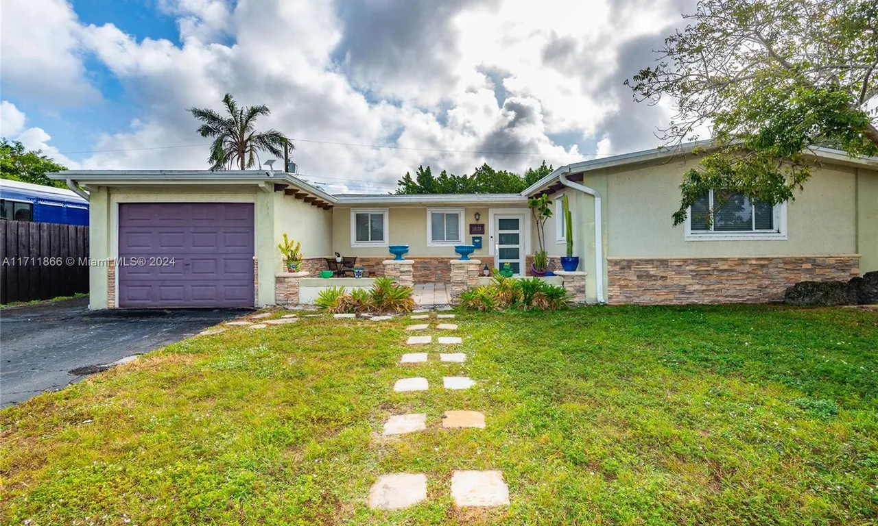 431 SW 64th Way, Pembroke Pines FL 33023