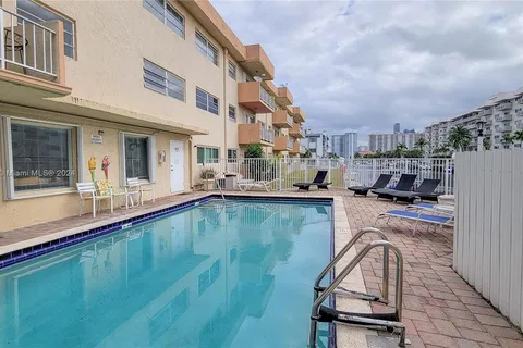 3522 NE 171st St # 308, North Miami Beach FL 33160