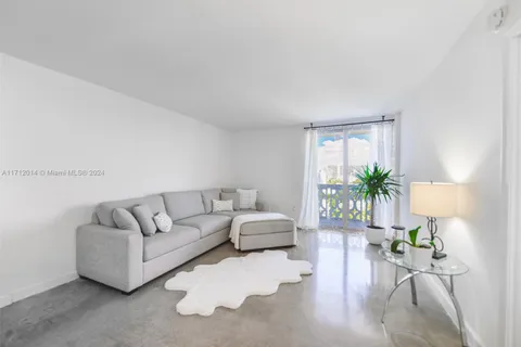 1020 Meridian Ave # 816, Miami Beach FL 33139