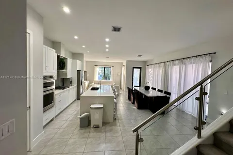 4445 NW 82nd Ave, Doral FL 33166