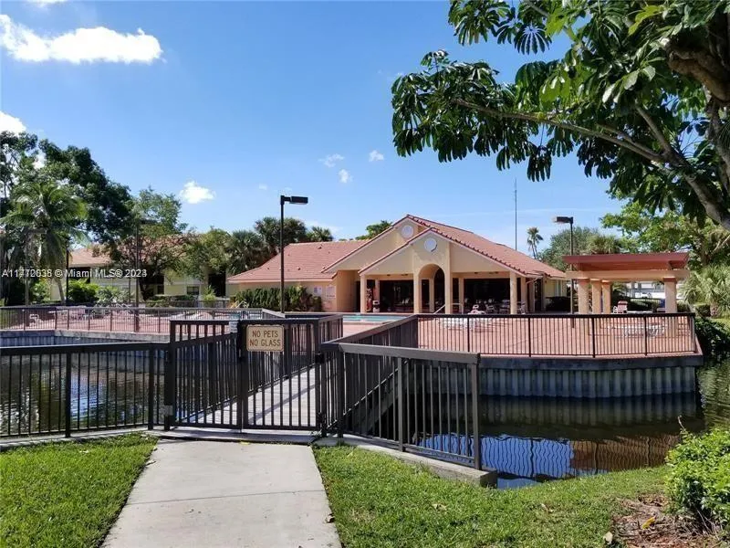 5861 Riverside Dr, Coral Springs FL 33067