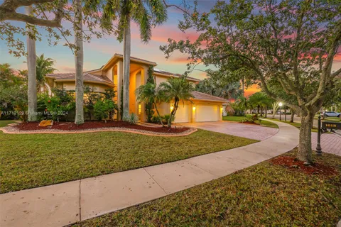 1018 Waterside Cir, Weston FL 33327