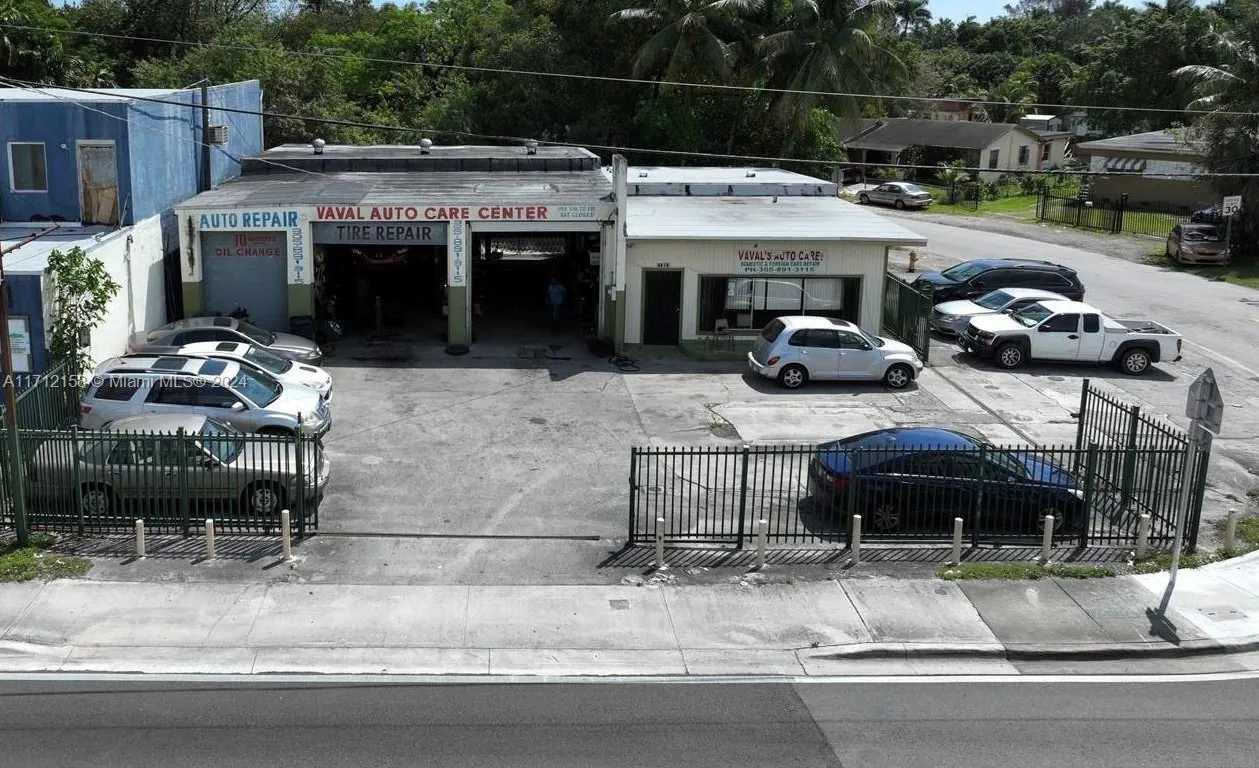 11851 W Dixie Hwy, Miami FL 33161