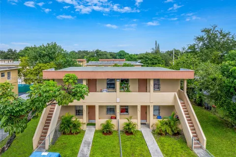 3245 NW 47th St, Miami FL 33142