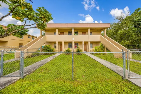 3245 NW 47th St, Miami FL 33142