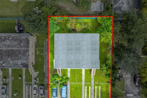 3245 NW 47th St, Miami FL 33142