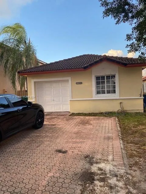 7905 NW 194th St, Hialeah FL 33015