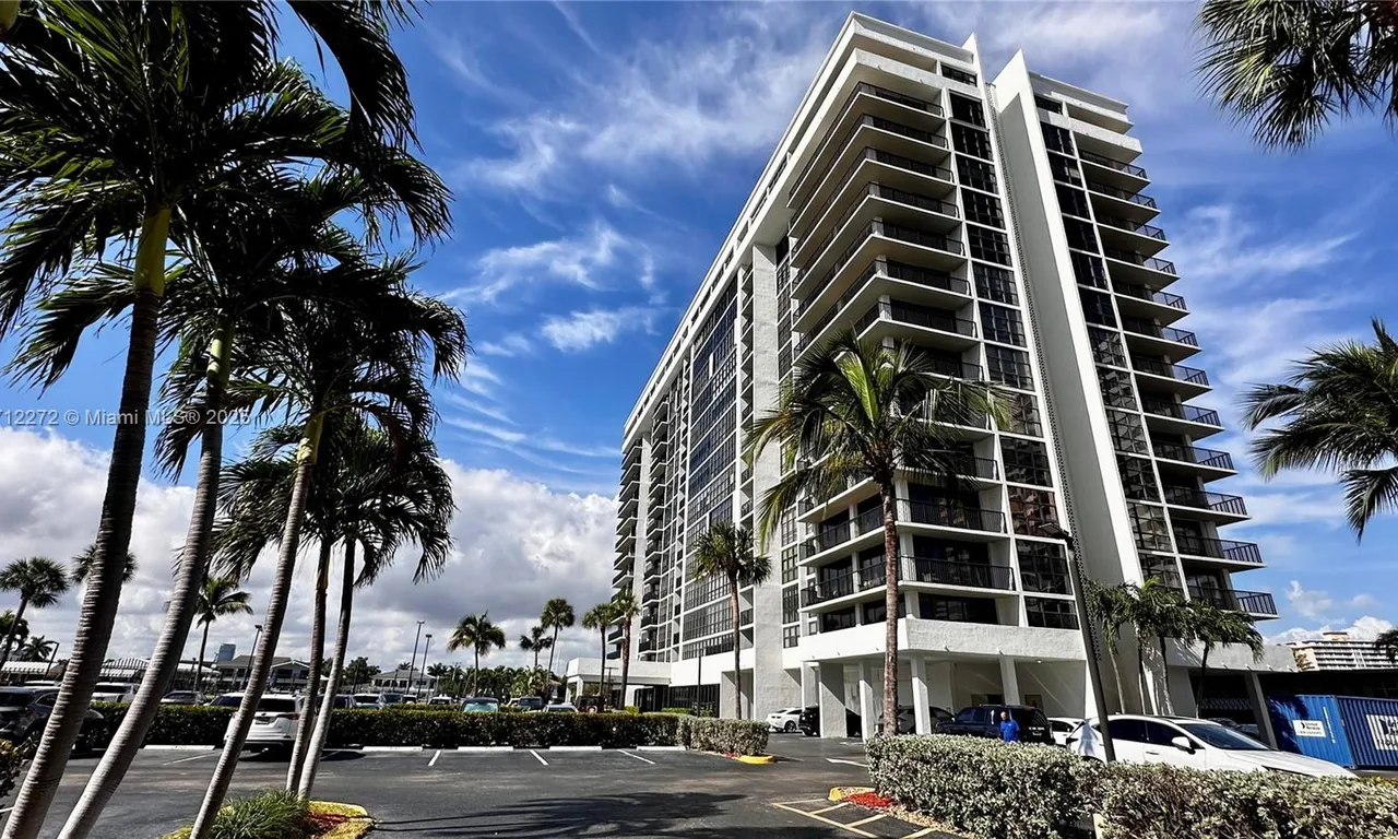 2017 S Ocean Dr # 606, Hallandale Beach FL 33009