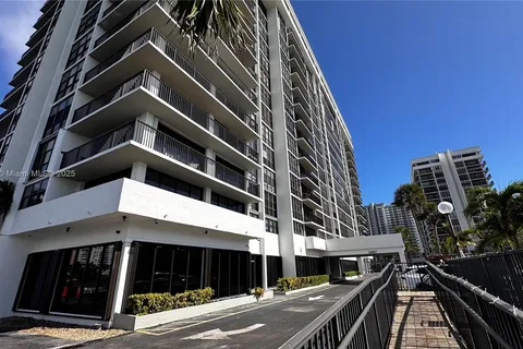2017 S Ocean Dr # 606, Hallandale Beach FL 33009