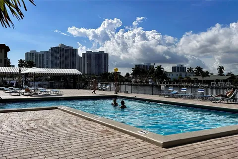2017 S Ocean Dr # 606, Hallandale Beach FL 33009