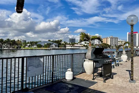 2017 S Ocean Dr # 606, Hallandale Beach FL 33009