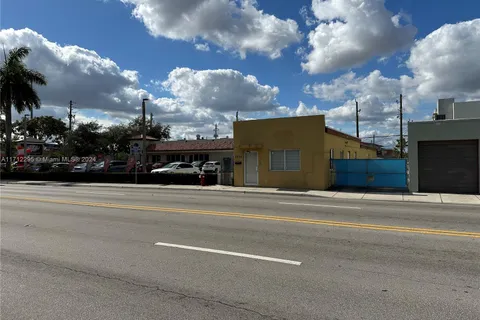 2230 Palm Ave, Hialeah FL 33010