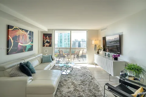 6039 Collins Ave # 1134, Miami Beach FL 33140