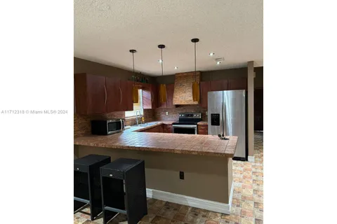 6936 W 25th Ave, Hialeah FL 33016