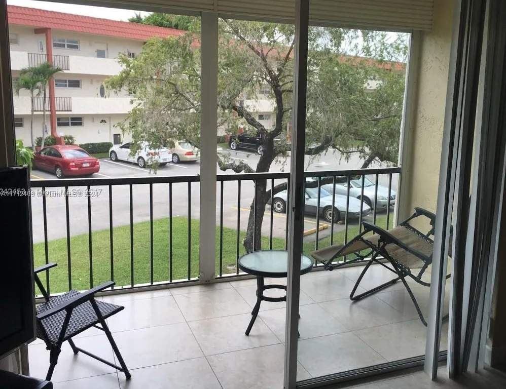 311 S Hollybrook Dr # 202, Pembroke Pines FL 33025