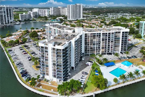 200 Leslie Dr # 407, Hallandale Beach FL 33009