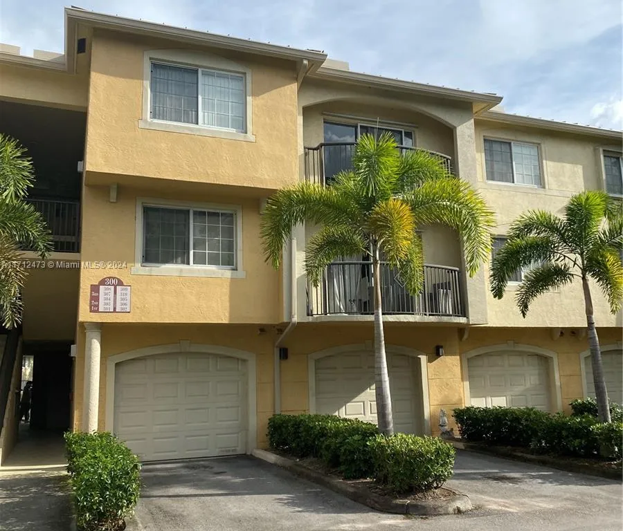 300 N Crestwood Ct N # 310, Royal Palm Beach FL 33411