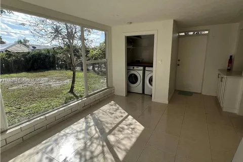 822 Avenida Hermosa, West Palm Beach FL 33405