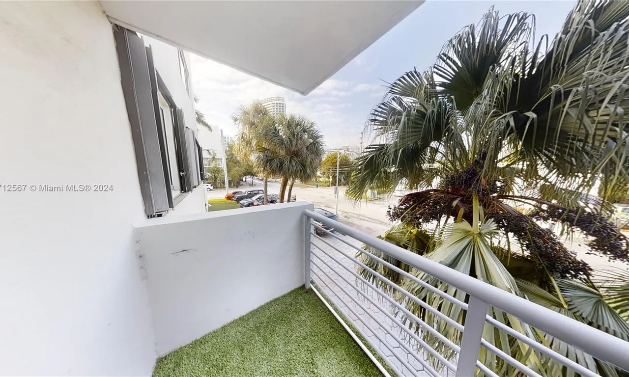 1605 Bay Rd # 202, Miami Beach FL 33139