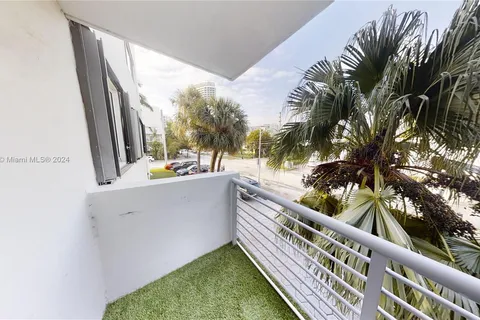 1605 Bay Rd # 202, Miami Beach FL 33139