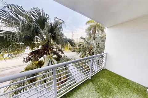 1605 Bay Rd # 202, Miami Beach FL 33139