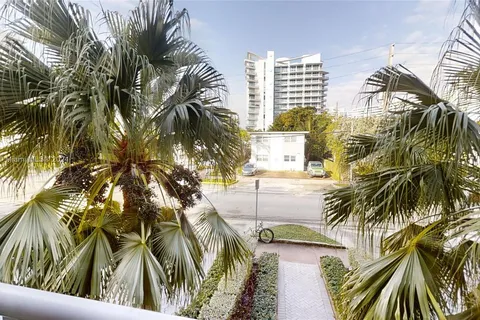 1605 Bay Rd # 202, Miami Beach FL 33139