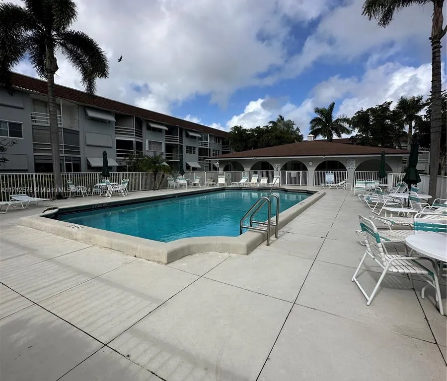 400 SE 10th St # 202, Deerfield Beach FL 33441