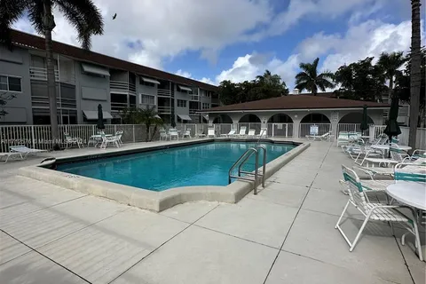 400 SE 10th St # 202, Deerfield Beach FL 33441