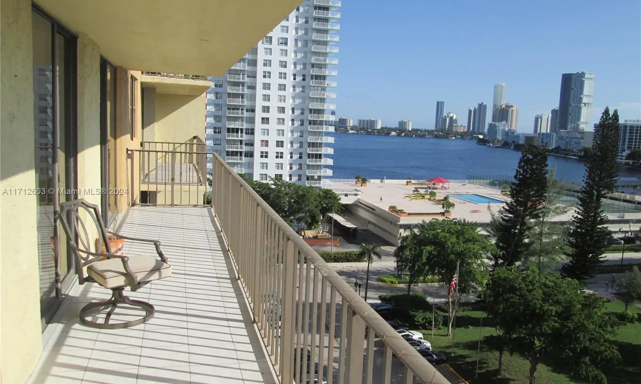 290 174th St # 1017, Sunny Isles Beach FL 33160