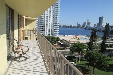 290 174th St # 1017, Sunny Isles Beach FL 33160