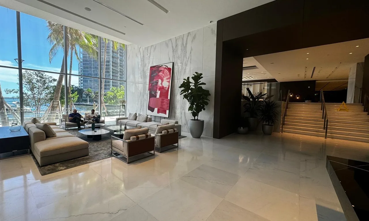 300 Biscayne Boulevard Way # 1806, Miami FL 33131