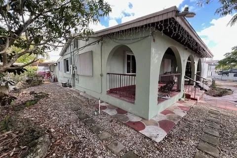 501 E 8th St, Hialeah FL 33010