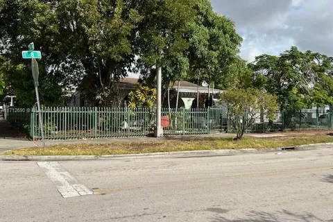 501 E 8th St, Hialeah FL 33010