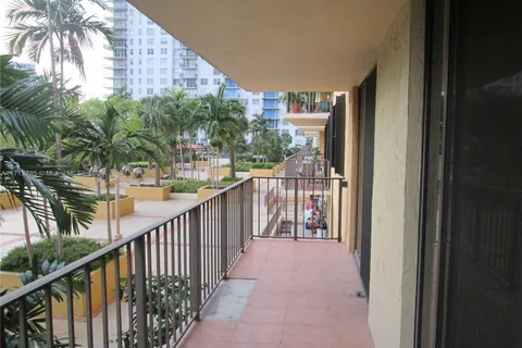 290 174th St # 404, Sunny Isles Beach FL 33160